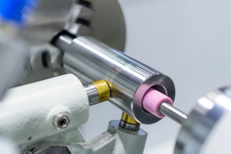  grind hardened steel on a lathe tungsten carbide