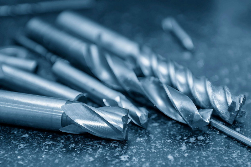 ¿Cómo se compara el carburo de Tantalum con el carburo de tungsteno en la producción?